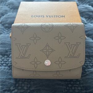 LOUIS VUITTON Mahina Iris Compact Wallet Galet